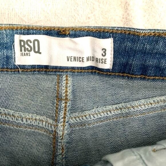 RSQ Jeans Venice Mid Rise Distressed Denim Shorts Size 3 - Picture 3 of 9